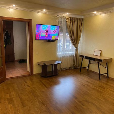 Apartment On Kostyushka 20 Lviv Luaran gambar